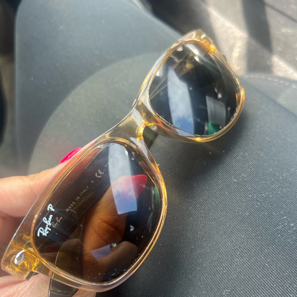 Raybans Like new , I just don’t wear them